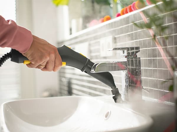 Rengöring av kalkfläckar i badrum